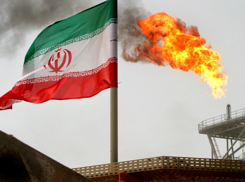 إيران توقع عقدا مع شركة غازبروم الروسية