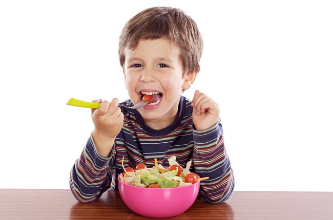 دراسة: الأطفال يرغبون إلى تناول الطعام الطبيعي والصحي
