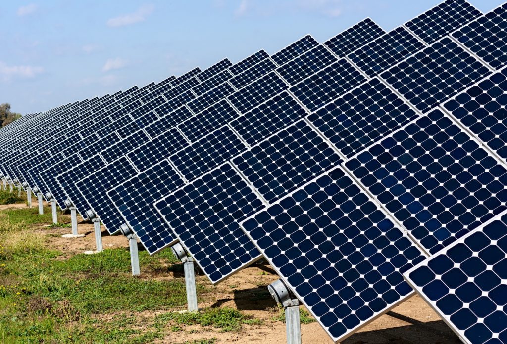 إيران تطلق مشروعا لإنشاء 550 الف وحدة لتوليد الكهرباء من الطاقة الشمسية