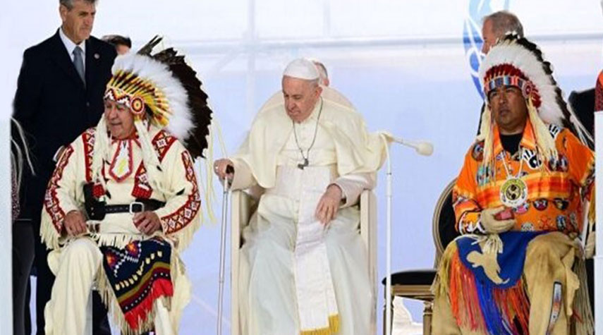 البابا يعتذر ثلاث مرات للشعوب الأصلية في كندا