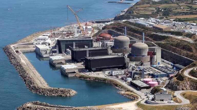 فرنسا تعلن إيقاف مفاعلات نووية عن العمل بشكل طارئ