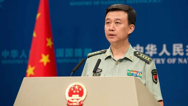 الجيش الصيني يؤكد انه لن يقف مكتوف اليدين إذا زارت بيلوسي تايوان