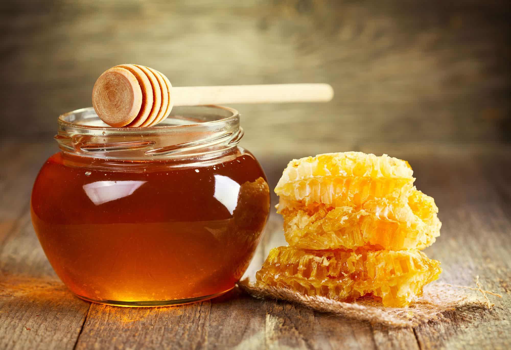 هل تعلم من عليه تناول العسل بحذر؟