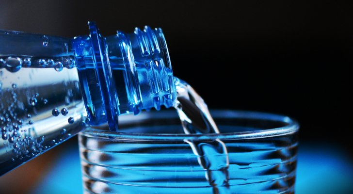 هل تعلم لماذا يفضل تجنب شرب الماء قبل النوم مباشرة؟