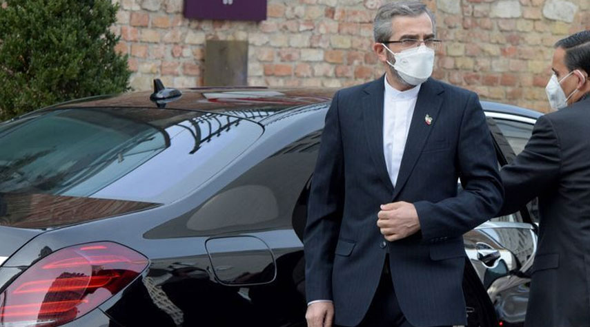 الوفد الإيراني برئاسة "باقري كني" يصل فيينا لاستئناف المفاوضات