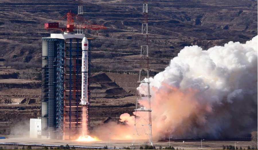 الصين تطلق 16 قمرا صناعيا دفعة واحدة إلى الفضاء!