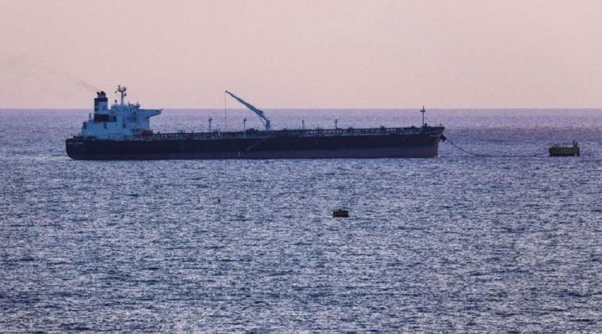 حرس الثورة يحتجز سفينة تهرب الوقود في الخليج الفارسي