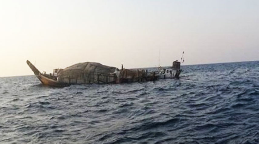 الحرس الثوري ينقذ سفينة كادت أن تغرق في الخليج الفارسي