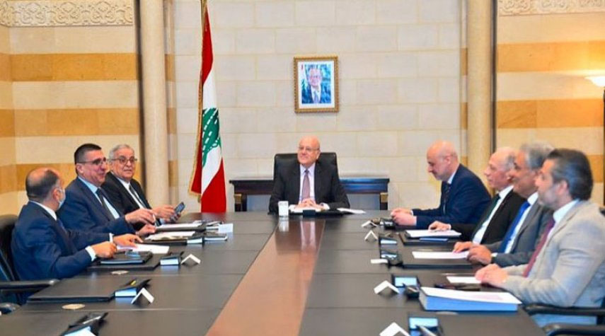 رئيس الحكومة اللبنانية يبحث ملف إعادة النازحين السوريين إلى بلادهم