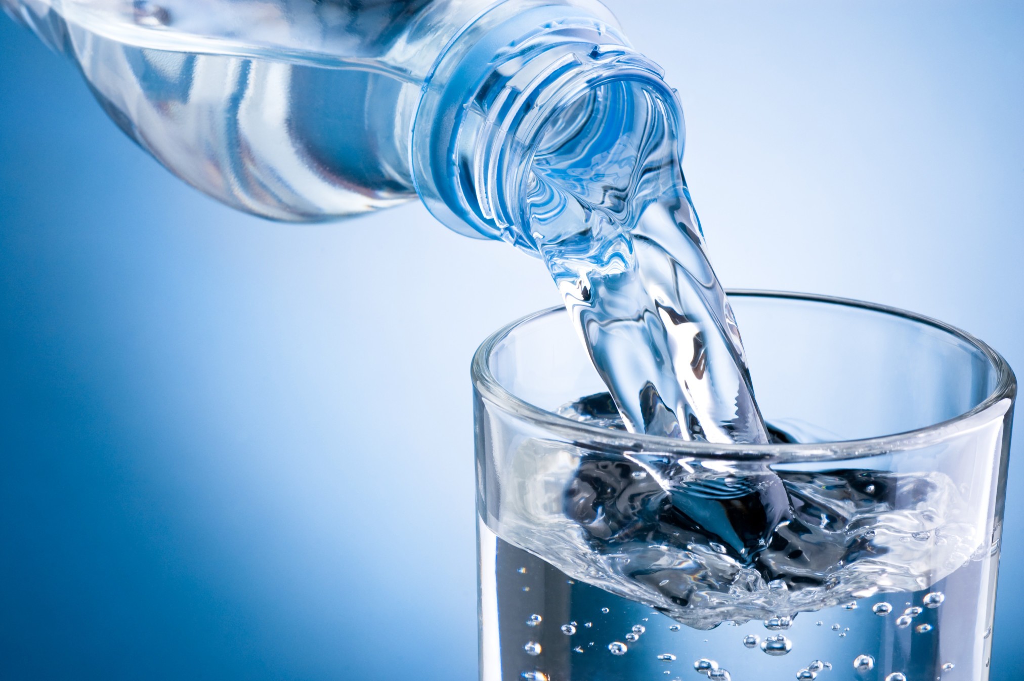 ما فوائد مذهلة لشرب الماء في الصباح؟