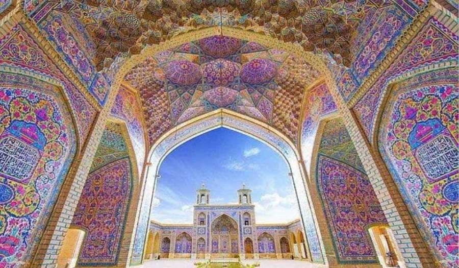 مسجد نصير الملك.. الأيقونة الوردية النادرة