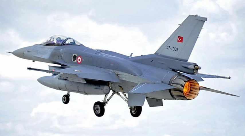الطيران التركي يستهدف قرية في محافظة دهوك شمالي العراق