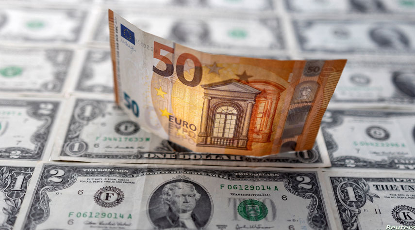 اليورو يهبط امام الدولار للمرة الثانية منذ 5 أشهر
