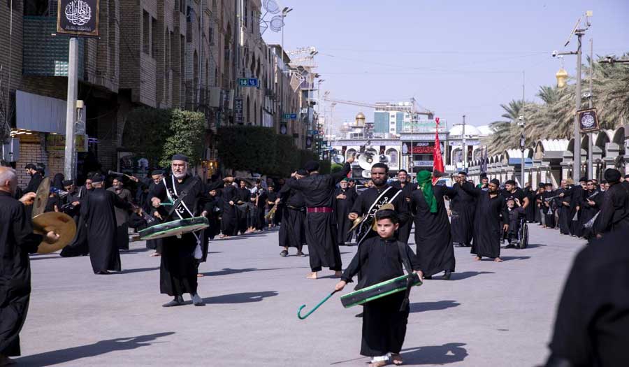 مواكب العزاء في كربلاء تحيي شهادة الإمام السجاد (عليه السلام)