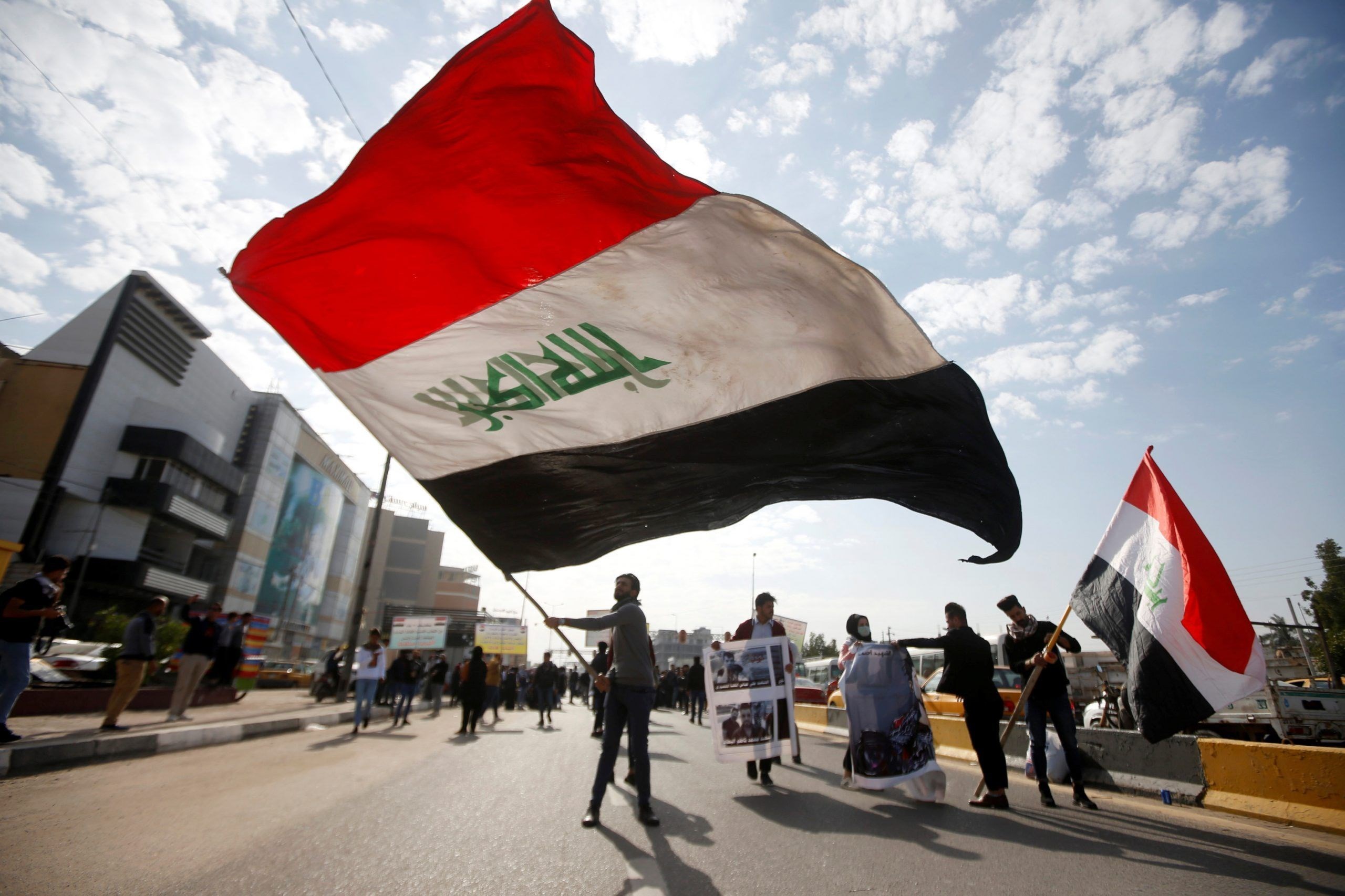 سلطات العراق تدعو للحوار لحل الأزمة السياسية بالبلاد