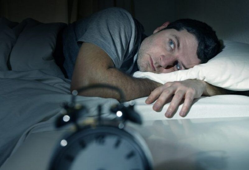 هل تعلم لماذا تغزو الأفكار دماغنا قبل النوم؟