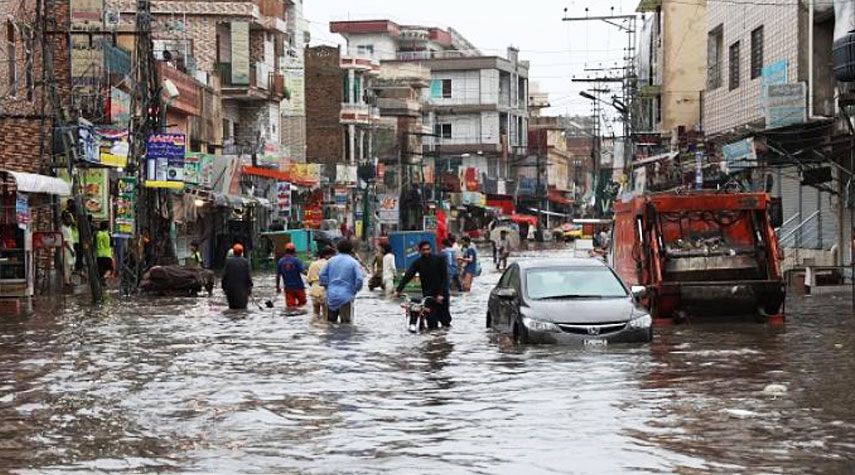 باكستان.. 1033 قتيلا وتدمير مليون مسكن وتشريد الملايين حصيلة الفيضانات