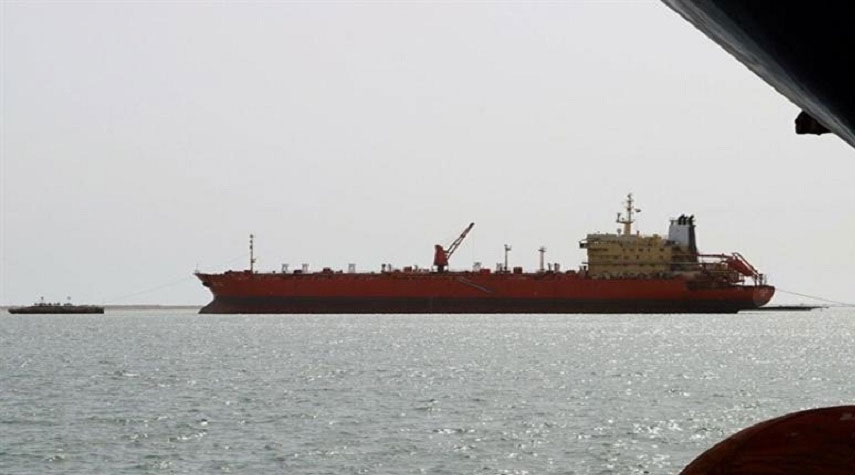 تحالف العدوان السعودي يحتجز 4 سفن وقود ويمنعها من دخول ميناء الحديدة