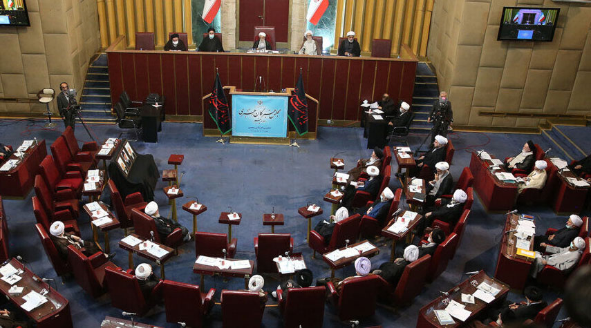 الرئيس الإيراني يستقبل أعضاء مجلس خبراء القيادة