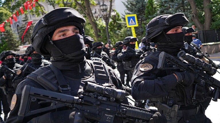السلطات التركية تعتقل 5 قياديين في "داعش"