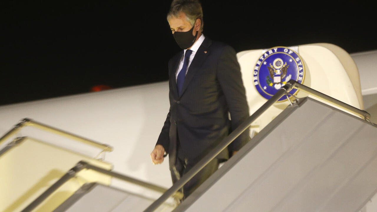 وزير الخارجية الأميركي يزور كييف فجأة