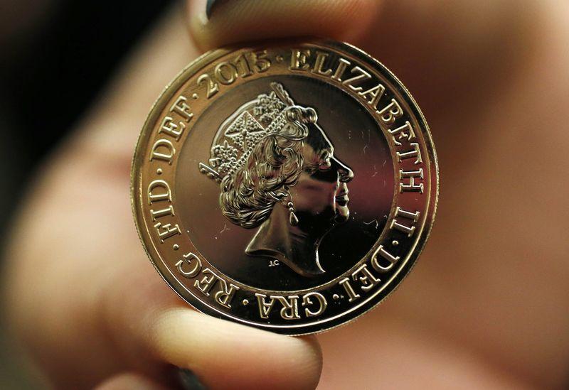 بريطانيا تستبدل صورة إليزابيث بصورة تشارلز الثالث على الأوراق النقدية