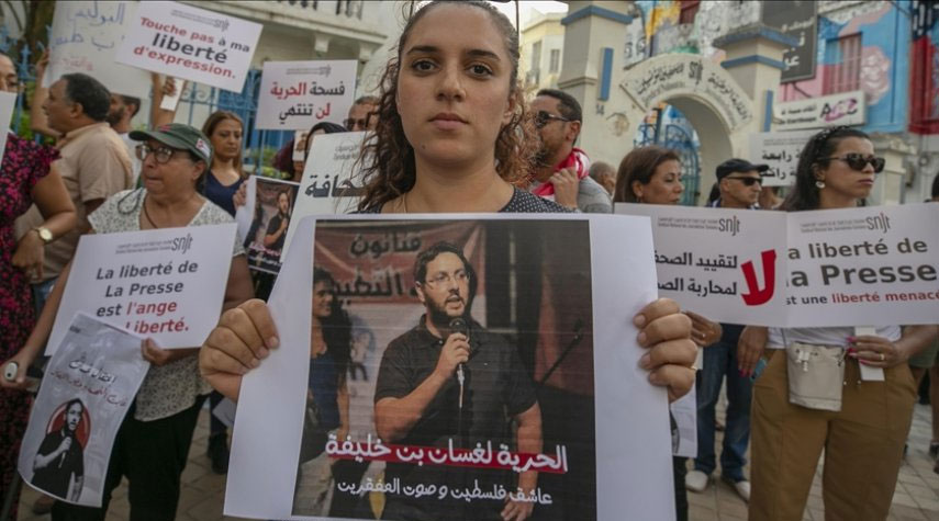 إطلاق سراح صحفي بعد إحالته لـ"قضاء الإرهاب" في تونس