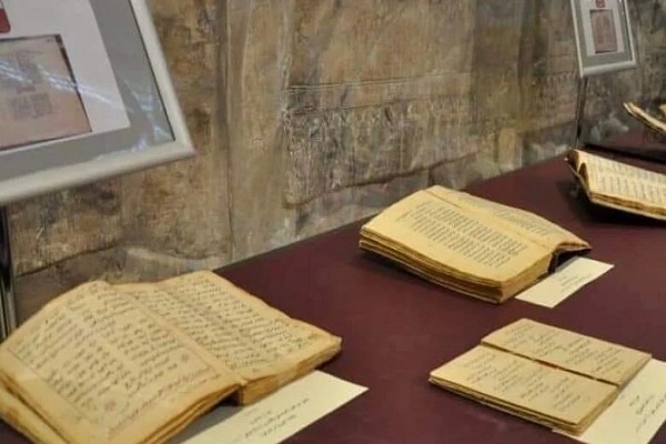 العراق.. تنظيم معرض للمخطوطات التاريخية عن الإمام الحسين (ع)