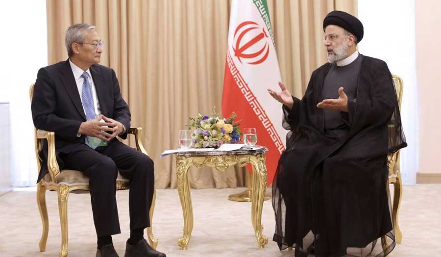 الرئيس الإيراني يلتقي رئيس منظمة شنغهاي: مستعدون للتعاون الشامل