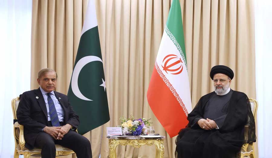 إيران وباكستان تؤكدان على تطوير العلاقات الاقتصادية الثنائية