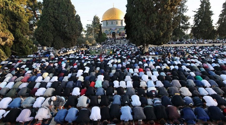 60 ألف مصل يؤدون صلاة الجمعة في المسجد الأقصى