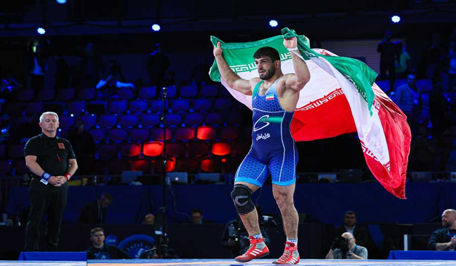 كامران قاسم بور يمنح إيران ذهبية العالم للمصارعة الحرة 