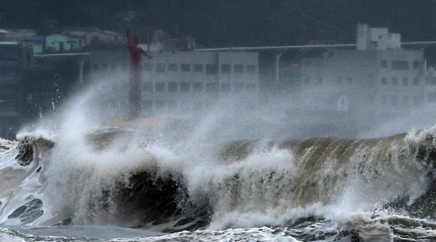 اليابان... قتيل و69 مصابا بإعصار 