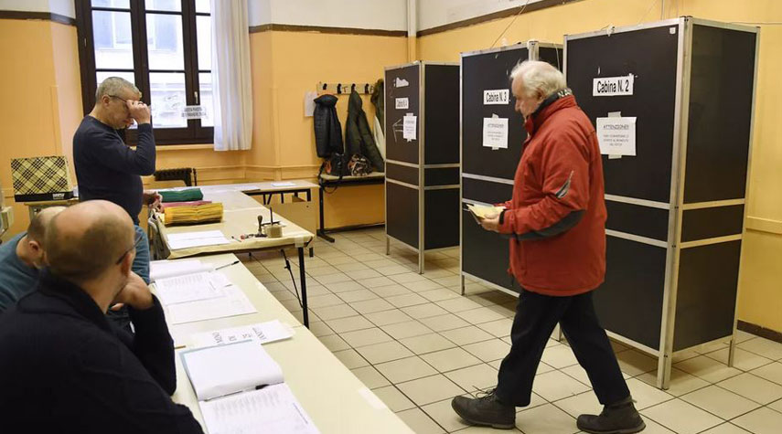 بدء التصويت في انتخابات برلمانية مبكرة في ايطاليا