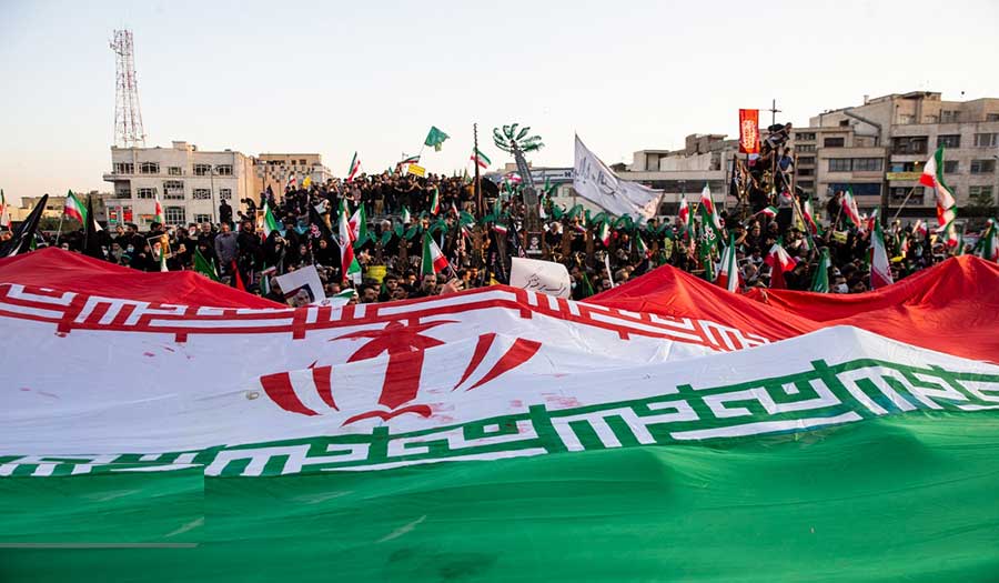 بالصور.. مسيرة شعبية حاشدة في إيران تنديدا لأعمال الشغب
