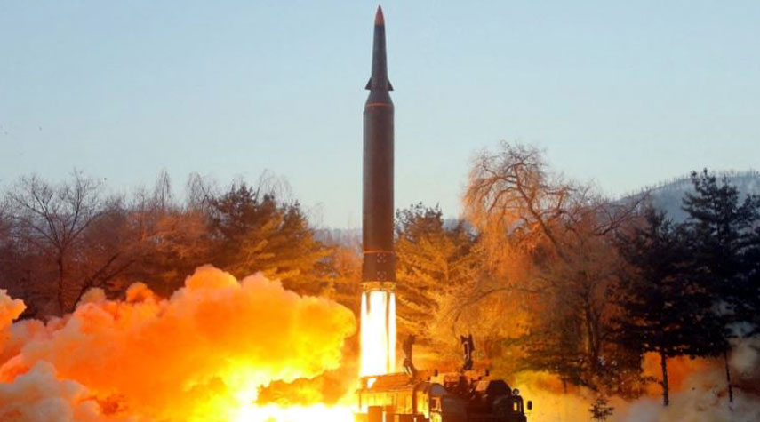 كوريا الشمالية تطلق صاروخاً باليستياً قبالة الساحل الشرقي