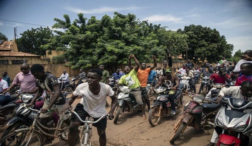 انقلاب عسكري في بوركينا فاسو وسقوط الحكومة