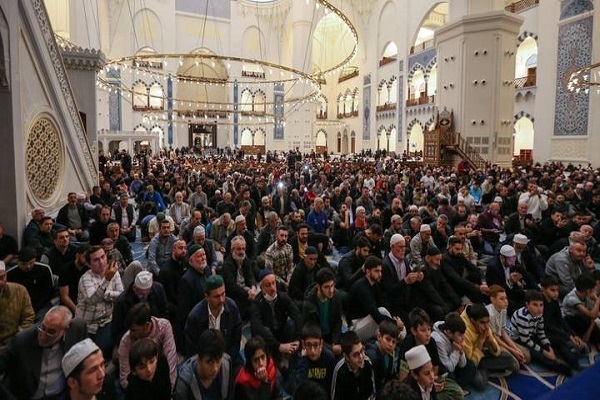 مساجد إسطنبول تحيي ذكرى المولد النبوي + صور