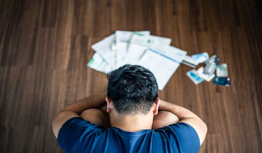 7 أخطاء تُبقيك فقيرًا الى الأبد