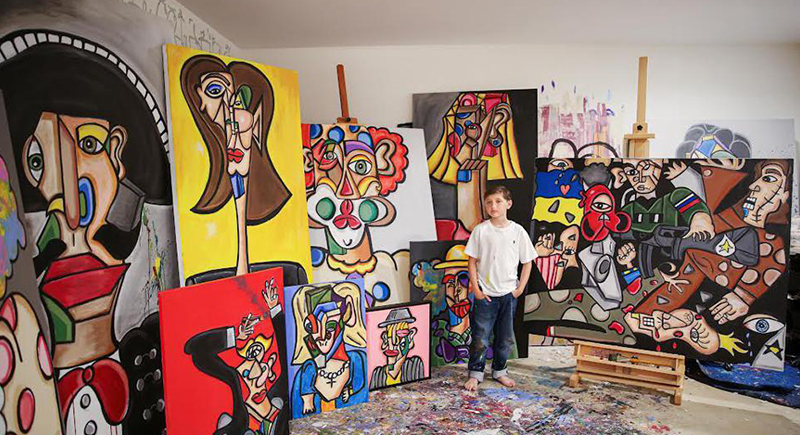 طبيكاسو الصغير" يبيع لوحاته بمئات آلاف من الدولارات!