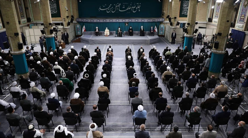 قائد الثورة يستقبل رؤساء السلطات الثلاث وأعضاء مؤتمر الوحدة الإسلامية