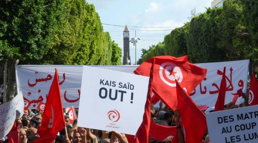مسيرات ضخمة في تونس تطالب برحيل الرئيس قيس سعيد