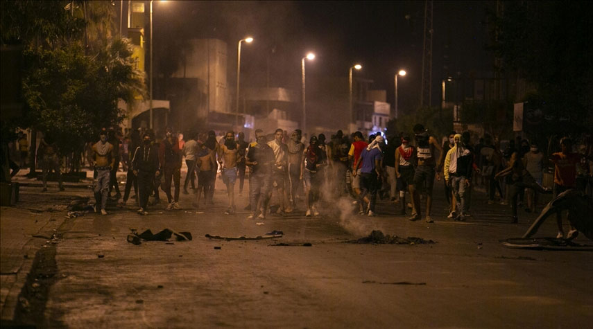 تجدد الاحتجاجات الليلية بعدد من أحياء العاصمة التونسية ومدينة بنزرت