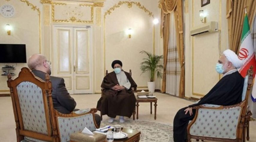 رؤساء السلطات الثلاث في إيران يبحثون عملية تدوين خطة التنمية السابعة