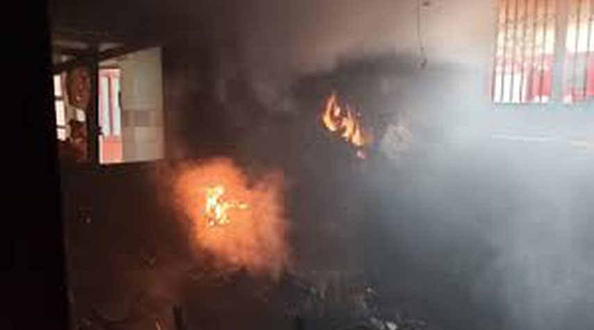 المستوطنون يحرقون مدرسة جنوب نابلس