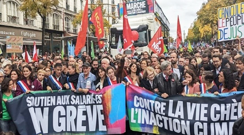 فرنسا... عشرات الآلاف يحتجون ضد غلاء المعيشة