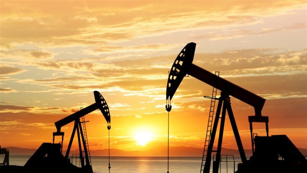 صعود أسعار النفط وسط ضعف الدولار