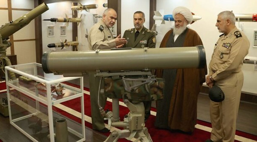 وزير الدفاع الايراني : نطمح لتطوير تكنولوجيا الصواريخ النقطوية والذخائر الموجهة