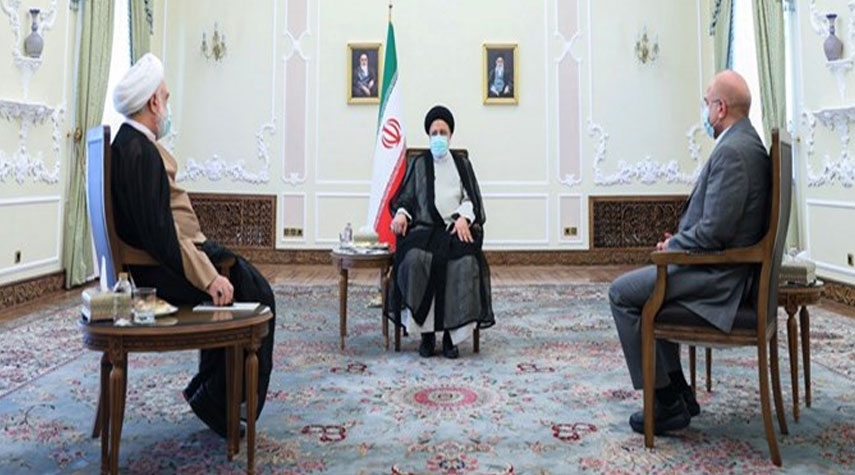 رؤساء السلطات الثلاث: العدو يسعى لعرقلة نشاط المراكز العلمية والبحثية الإيرانية