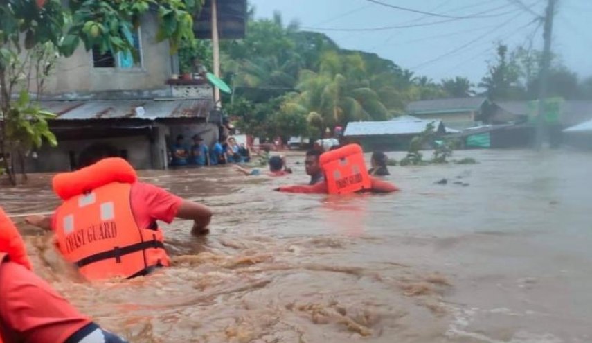 مقتل 31 شخصاً إثر عاصفة إستوائية ضربت الفلبين
